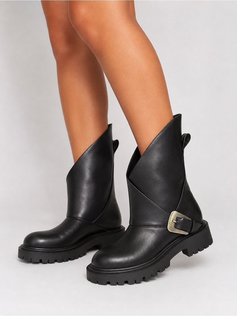 Azalea Wang Phrixus Black Moto Buckle Lug Sole Boots NIB Size 7